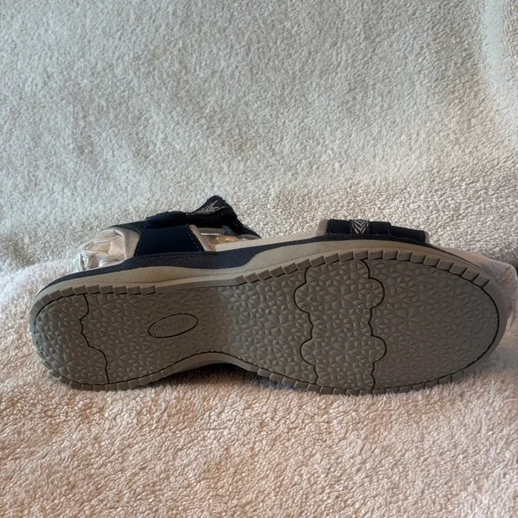 Stylish Navy Sandals for Women (New without tags!) - Picture 12 of 13